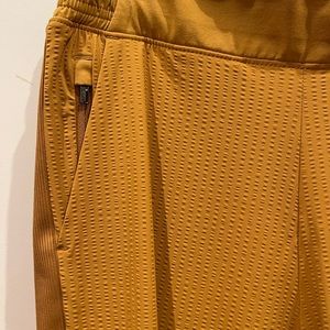 Athelta Textured Brooklyn Jogger size 4